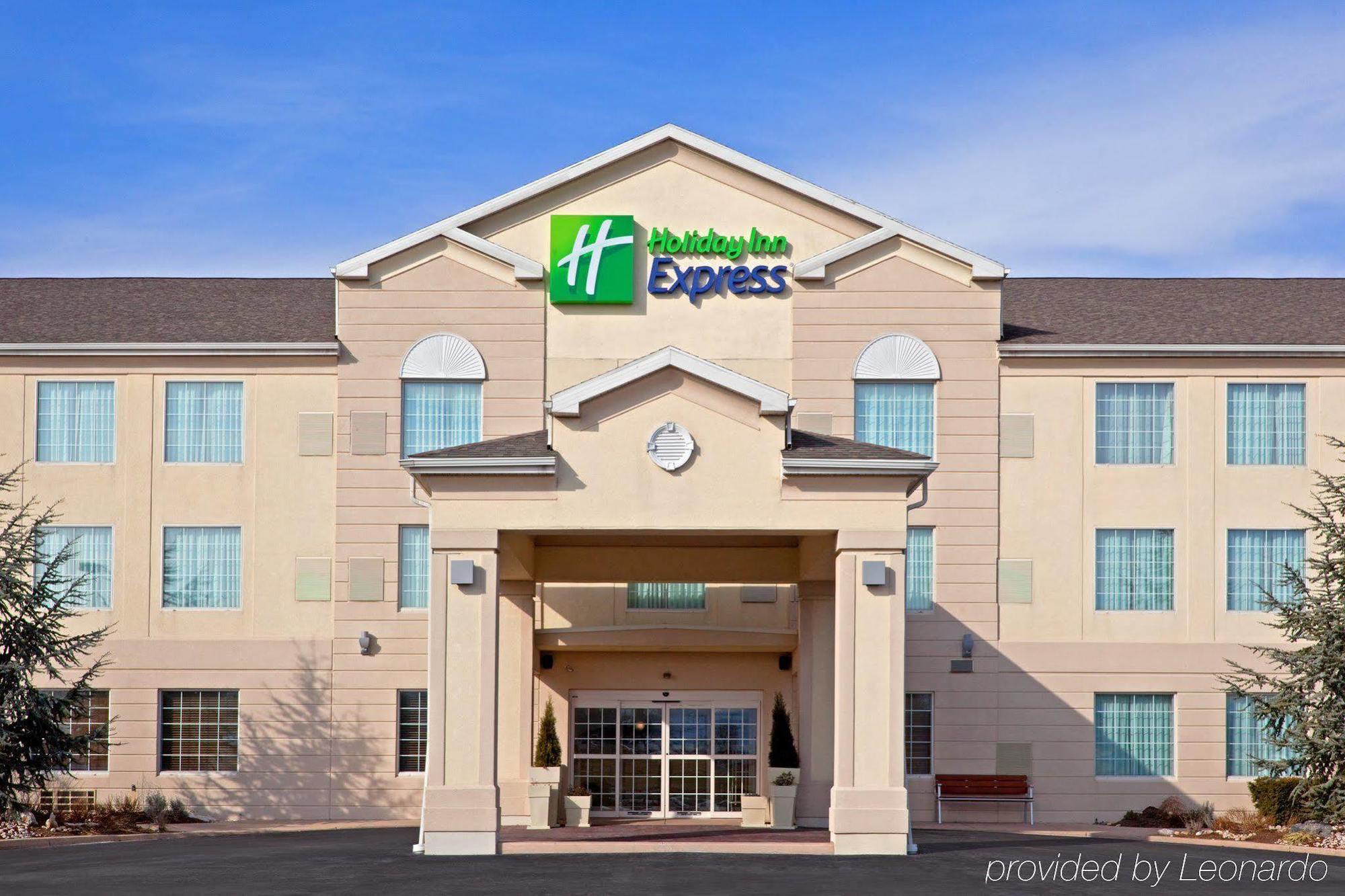 Holiday Inn Express Hotel & Suites Reading By Ihg Exterior photo